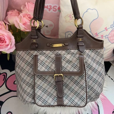 这一次收到的包包太满意了，每一个都很好看也很喜欢!成色非常好而且价格也很便宜!太棒啦!还有许多包包在途，希望也跟这次一样让人满意!物流快而且包装非常好，很喜欢