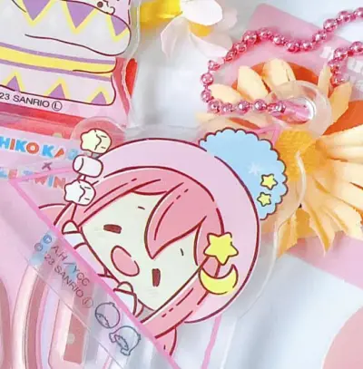 合单速度很快，包装也非常解释，ems速度和国内快递差不多了好快，摇曳露营和三丽鸥的联动好可爱啊！all了全员也便宜大碗?