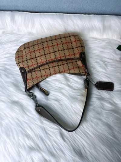 这次的包包比较坎坷?被海关退运了，又寄回挖煤姬重新发出，但是挖煤姬也是完美解决，只用坐等入库就好，不愧等待了这么久