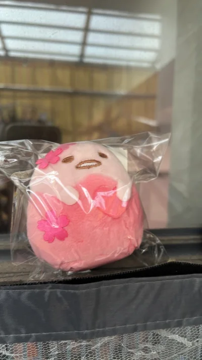 发货很快，国庆的时候一周多点就到货了，纸箱很
厚实不会被暴力快递弄撞角，因为里面有收藏小卡所以选了易碎品，300日元花的特别特别值，箱子里面铺了气囊和不少泡泡纸，宝贝们很安全地到家了。挖煤姬的机器人切煤很快，看到好价能抢过樱花妹的程度，用优惠券的话手续费也很便宜，赶...