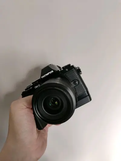 奥林巴斯的复古相机受到广大摄影爱好者的一致好评，是复古兼具性能的存在，这次买的em系列非常超值，买家保护地很好
