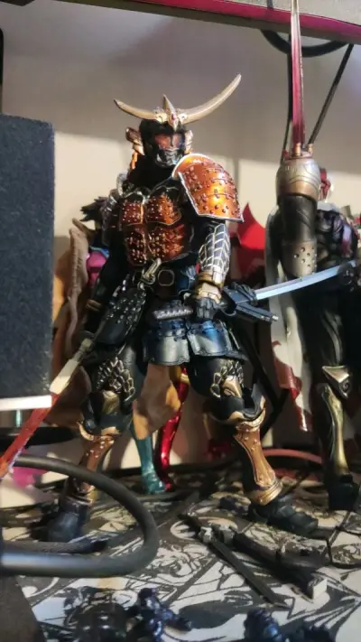 两个APP两边都有买，这边已经第三单到了，那边第一单都还没发货，sic的铠武真的太帅啦!淘了两盒都很满意