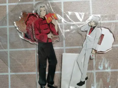 我的美丽老婆们ww，终于体会到了拆信封的乐趣，实在太快乐了，没想到这个中华风的立牌会这么大，虽然很多人说丑但还是觉得挺好看的，有吧唧set就一起吃了。