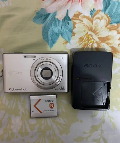 每个商品都符合卖家描述，非常新，颜值也很高！功能也完好无损。包裹的很完美，没有对商品造成任何损害。总之很喜欢！