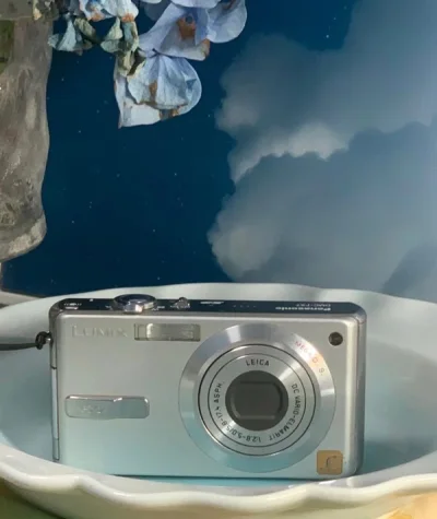 每个商品都很新，包装的很完美，没有任何破损，和卖家描述一致，功能也都完好，都很好看，期待下一次的购物！