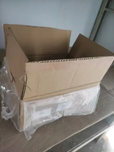 不容易总算是到手了，快递在派送中出现了一些小问题，好歹是拿到手了。打包的很给力，八周面都有胶带缠绕固定！除个别卡牌有些使用痕迹意外，其他的都很满意。期待后期卡牌的陆续发货和到手！日淘果然还得是挖煤姬最靠谱！！！