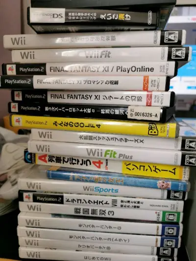 家用机白色主题系列基本所有机器都是白颜色的原机主真的是强迫症，但是成色都非常好，基本没有划痕或者擦伤，碟片也是经典的游戏系列