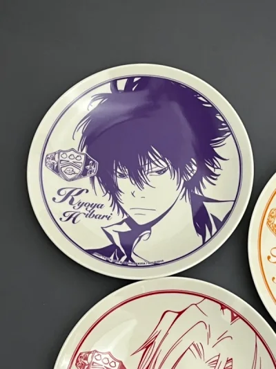 除了纸片谷外又get到了陶瓷谷！！不会生锈也不容易被刮花！！南方吃谷人狂喜！！盘子上的原画超级美貌！！！没收到之前还用担心运输过程中会碎掉，结果一点事也没有捏，ems嘎嘎给力！jump50周年方吧唧都好好看，入坑太晚只能头铁收了，不过还好状态都蛮不错～