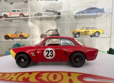 很满意的一次购物，物流首选当然是竹蜻蜓，算下来运费和顺丰差不多了，卖家打包也非常到位，到手完美无瑕疵，风火轮非常可爱的一款阿尔法罗密欧gta小车！最正宗的红色！