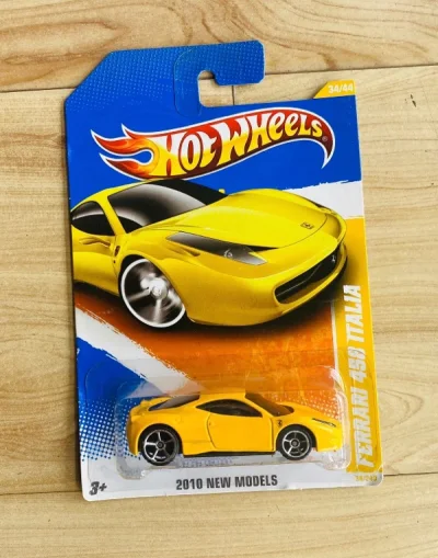 这次淘到的是三台风火轮法拉利458，其中最喜欢的是黄色这台，感觉特别适合法拉利张扬的性格。
458法拉利末代自吸，非常保值（包括真车和模型，笑）声浪非常炸裂，市区装杯利器，反正大家也跑不快，我更响更拉风！还是个中置引擎，虽然比不上旗舰车型的V12，但也足以秒杀绝大部...