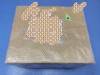 临近周末，收到漂洋过海来自挖煤姬的惊喜。箱子不算太重，但内容过于丰富。打开箱子那瞬间，再次被厚实稳固的内包装和整齐有序的排列感动到。所有物品就像自己刚从商店买回一样。挖煤姬的内外加固打包的确物有所值。