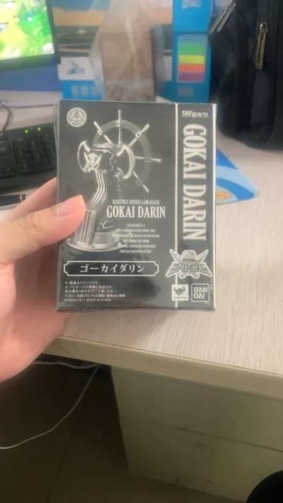 海贼战队的特典不错，作为老物盒子看上去还挺新的有有点意外，杯垫是自己买回来想改造的，都是全新的，价钱也便宜！总体感觉很好！