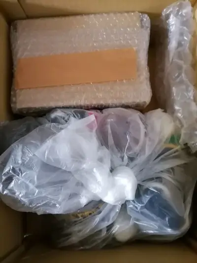 是东京复仇者的景品手办和三只可爱的马偶，马偶是三只一组，帝王和小栗帽是老熟人（马）了，站姿的马又是谁呢？貌似是黄金家族的成员。总之宝贝都很棒，快递发的竹蜻蜓，包装好，到货快，价格实惠！