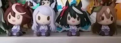 赛马娘一番赏的豆豆眼小手办和历史盒子鸣人景品，还有一个少年卡卡西。鸣人虽然比较小个但做得真还原！快递发的竹蜻蜓，一如既往的好！