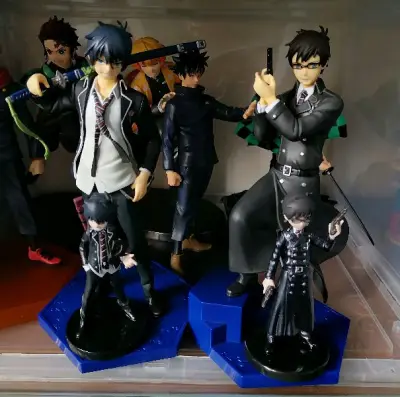 玩偶收的赛马娘的东海帝王和目白麦昆，有磁吸功能！手办是收的老番老物了，这两个脸是做的真不错，卖家保存的也好，还附带两个小盒蛋。快递发的竹蜻蜓，包装好，收到完好无损！