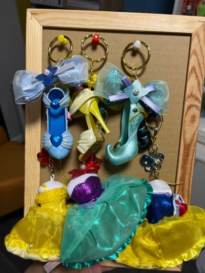 这次买到了迪士尼公主高跟鞋挂件、斑点狗的大拼图、高尔夫球。虽然不会打高尔夫，但是图案真的很可爱，必须下手买来玩玩～