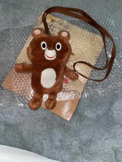 很可爱的小熊包包，很新很喜欢！以后还会再买，卖家包装很仔细很美观，不错不错！很开心的一次体验！！嘻嘻