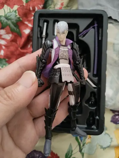 这次购物体验很不错，物流速度快，价格便宜。玩具价格优惠，东西到手之后发现还是很新的。3.75寸的小人仔还有可动眼，这是同类型小人仔不具备的条件。把玩手感一流，很不错。