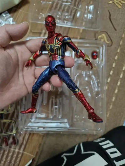 这次购物体验很不错，物美价廉，物流速度还快，挖煤姬打包很扎实，里面的包装盒没有收到挤压。玩具成色很新，造型帅，可动也不错。很还原电影中的形态。很赞