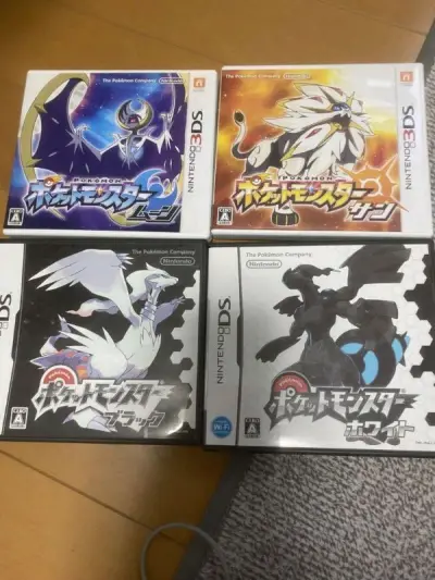 在商品页面只有盒子外部的照片，并不知道盒子里面是什么样的一个情况。直到今天收到拆开以后还是蛮惊喜的，黑白两个的小册子说明书都在，日月虽然小册子没有了，不过两个都有卡片，实在是太棒了！