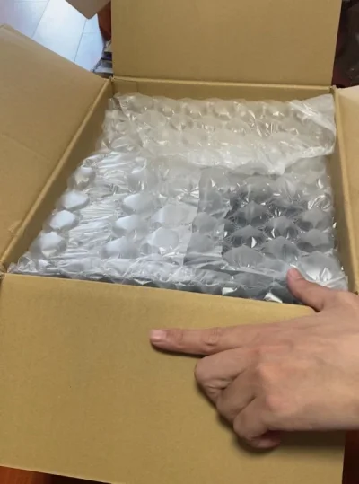 走的竹蜻蜓，两个手办，一个pop娜美，一个马桶娜，重量轻，合箱还退了差价运费，竹蜻蜓还是快的，就是我选了很多竹蜻蜓，现在要等好久后面的