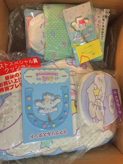 大耳狗超级可爱！能遇到这种套装闲置真是太棒了，毫不犹豫地拿下了。发货很快，物流也很通畅，顺利地拿到了真的非常开心。每一个周边都保存很好，没有破损污渍，总之就是非常可爱！感谢！