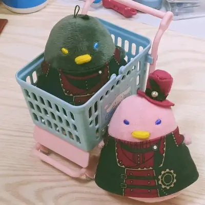 最近竹蜻蜓降价迅速发货了！13号合单成功，27号就收到了。小鸟?顺利到家。包装依旧坚挺，泡泡纸超级多。亚克力和娃娃都完好无损。期待下次发货！