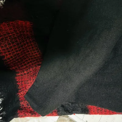 Y's这个围巾真的是失之交臂的得到
当年在香港最后一条没抢到，在这边买到了！
终究欢喜的得到！！秋冬就是要撞色才出挑！
每次挖煤姬的打包合箱都整整齐齐！
还有很多没下单～希望多多出各种优惠券！
希望挖煤姬好物越来越多 平台越来越好！
也希望国内对入关的一千内...