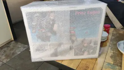 东西可真好呀  全新   雪梨纸都没拆封  盒子八角尖尖     外箱都保存的这么好  无敌了  真滴棒