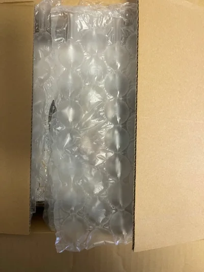 产品卖家包装的很好，包裹有点重运费稍贵了点，好在包裹平安无事，税感觉到这个价格了是必收的，物流挺快的，商品价格是比国内便宜很多，主要是邮费贵。