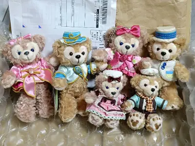 太可爱啦宝宝们 脸特别甜甜 成色基本上全新 喜欢喜欢 虽然购物过程中出了点小意外 但是整体还是非常不错滴