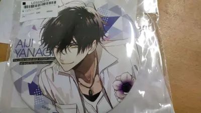 最近好爱大饼✓一个两个不仅美丽，而且沉甸甸的放在手里很有安全感（）
樱花妹用了纸袋子和泡泡纸保护，所有东西安全着陆！
这单走的是竹蜻蜓，26号上午航班起飞，27号下午就到了菜鸟驿站，这速度感动住了?