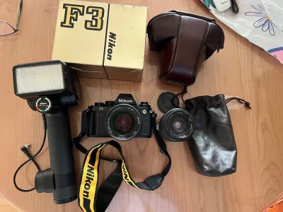 带原盒的尼康f3，虽然有点瑕疵，但总体还是非常完美的。非常划算，海运也比想象中快一点，二十几天顺利交完税就收到啦，很不错！