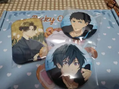 这一次合单收到的是个很大的箱子，里面泡沫塞得很满，物品保护的非常好，收到一些物品还有原包装，赞?，很喜欢的娃娃也收到了，nice~