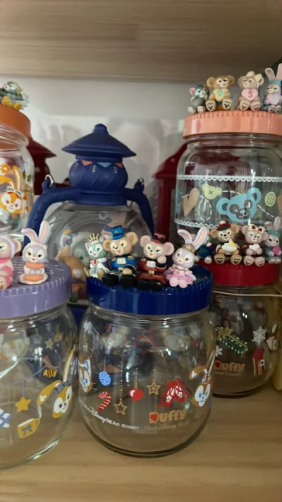 这一箱子有几个杯子和玻璃罐，超级怕破损，但是到手完好无损，运气比较好，超喜欢这只东迪的中古米奇玻璃杯，非常精美！