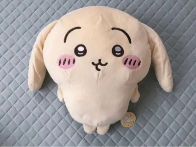 乌萨奇他明显不是普通兔子，它太美了，美得根本不像凡人，幼嫩的脸庞好像一触碰就会折断一样，它仿佛是困于凡胎的天使，根本不属于凡尘，那种如梦般的美，就像薄翼的蜻蜓或玻璃明显不是普通兔子。它太美了，美得根本不像凡人。它仿佛是困于凡胎的天使，根本不属于凡尘。那种如梦般的美，...