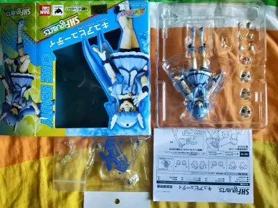 这是来着光之美少女系列里第7代的微笑光之美少女里面的丽华，手办成色很好，竹蜻蜓寄走起包税也便宜，又集齐一只了，挖煤姬yyds