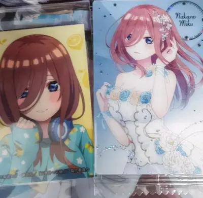 这次在挖煤姬收到了好价的紫罗兰永恒花园官方的挂画，拿到手包装很好，完全没有任何损坏，食玩卡也很好看，没有弯折，推荐挖煤姬！