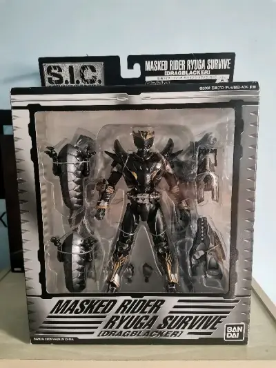 从日本飞来的假面骑士剑眼镜厂必杀版假面骑士555德尔塔必杀大胶，很稀有的一款，成色很好，以及假面骑士龙骑剧场版龙牙sic志上限定版，全新的老物。竹蜻蜓物流很快。