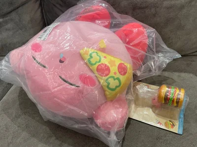 粉胖胖真的太可爱啦！！没想到是全新的有吊牌跟包装！
星之卡比的大公仔里最爱的就是饱饱啦！心满意足～
从10.10切到开始，10.29收到！历时20天！