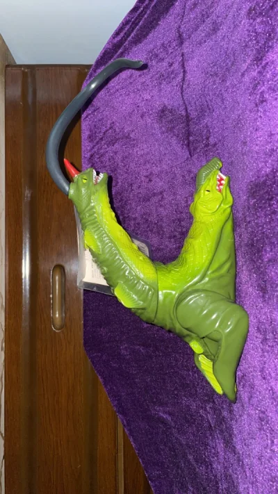 不错的购物体验，怪兽软胶整体做的不错，很高大卡片也很不错，总之是一次不错的购物之旅，祝挖煤姬做的越来越好。