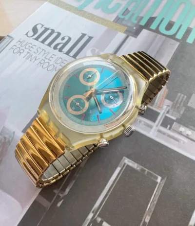 等了两个星期左右的快递终于收到，手表每个都包裹严实，1993年的这个小丑珊瑚真的很好看，不管配什么颜色表带都很搭。