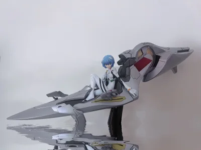 试问谁能不喜欢带有机舱的绫波丽手办呢！这几款手办的造型尊嘟太蒸汽波惹，本人的取向狙击！但素国内市场价实在是太高了买不了一点?不过很幸运在挖煤姬上切到了好价！而且因为我猴急选了Ems直邮，下单之后大概7、8天就到手了，飞快哈哈哈哈哈哈哈！这里还要夸一下挖煤姬的快递包装...