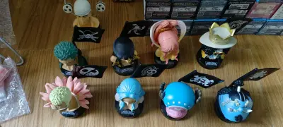 头雕不错，和卖家描述一致，wcf两个底座怎么找都没有了，还有一些散的wcf就这些，拆了老半天，不过还是开心的