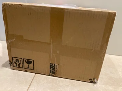 一箱都是碟，有几个壳碎了不清楚是本来就这样还是路上哪里碰的。一共大概40张一起运回来了，没超50都是可以的。