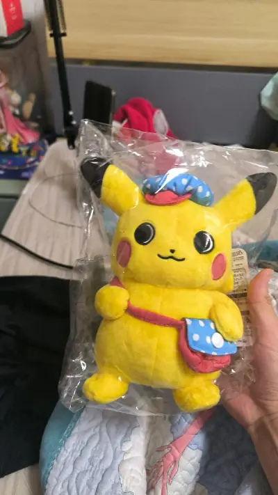 物流配送很快，包装完好，玩偶很可爱，是全新的，真的很不错，方便，便捷，实用，买了很多次了，很推荐，东西好，很放心，客服好