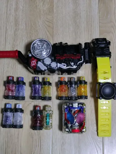 很喜欢这次的购物。买了心仪的假面骑士玩具，卖家那边发货很快。挖煤姬的打包也要点赞，满满的安全感。迫不及待地再去买一点。