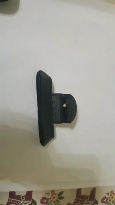 ps4手柄配件众多颜色里我最喜欢的两个颜色午黑色和蓝色色终于买到全新品啦，包装盒成色保存的很好，非常适合收藏，感谢卖家的割爱!