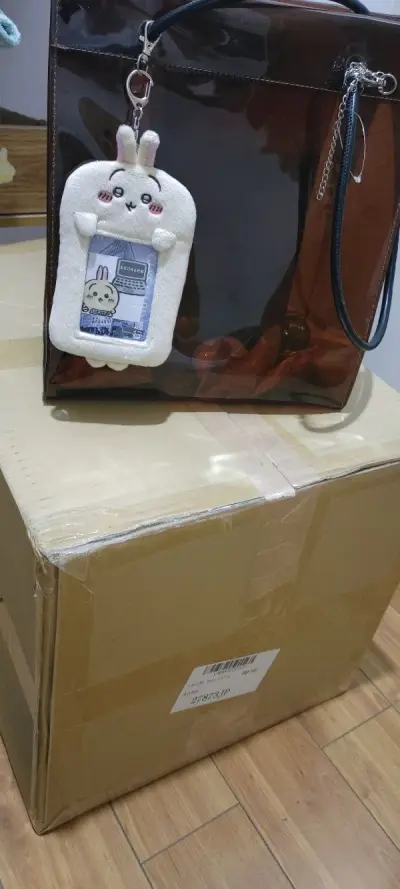 终于送到啦，箱子特别大一个，包装特别严实，买的东西没有遗漏。因为买了超级大的玩偶只能走海运了便宜一点。8号申请合单，30号收到货。等待了许久接宝宝到家，感觉很幸福。