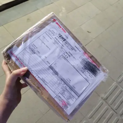 来延迟晒个单！
这次还是走的ems！真的很快，大概十天左右就拿到了！
因为这次切了亚克力怕出问题，所以选了加固，包装的真的非常好，完全没问题！纸片片也保护的很好！真的是一如既往的好！